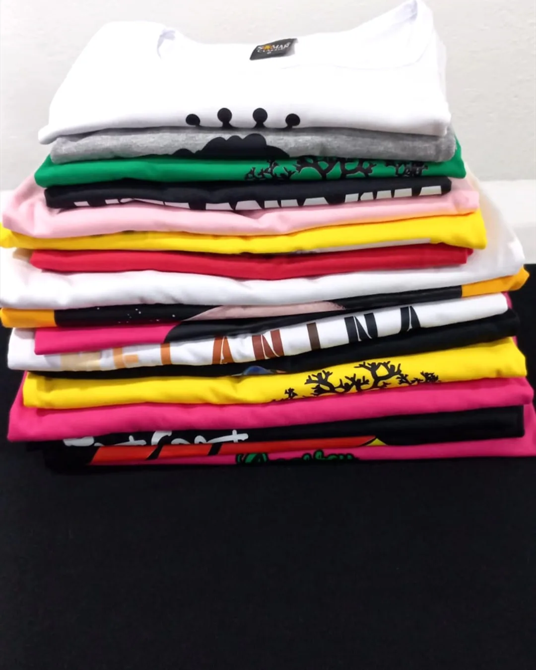 Camisetas Tal Preto Favela com estampas autorais